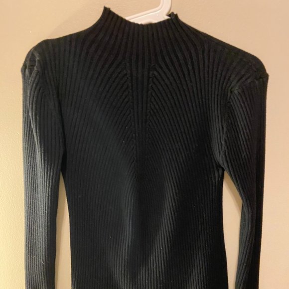 Y2K vibe Black Holed Mockneck - Picture 4 of 4